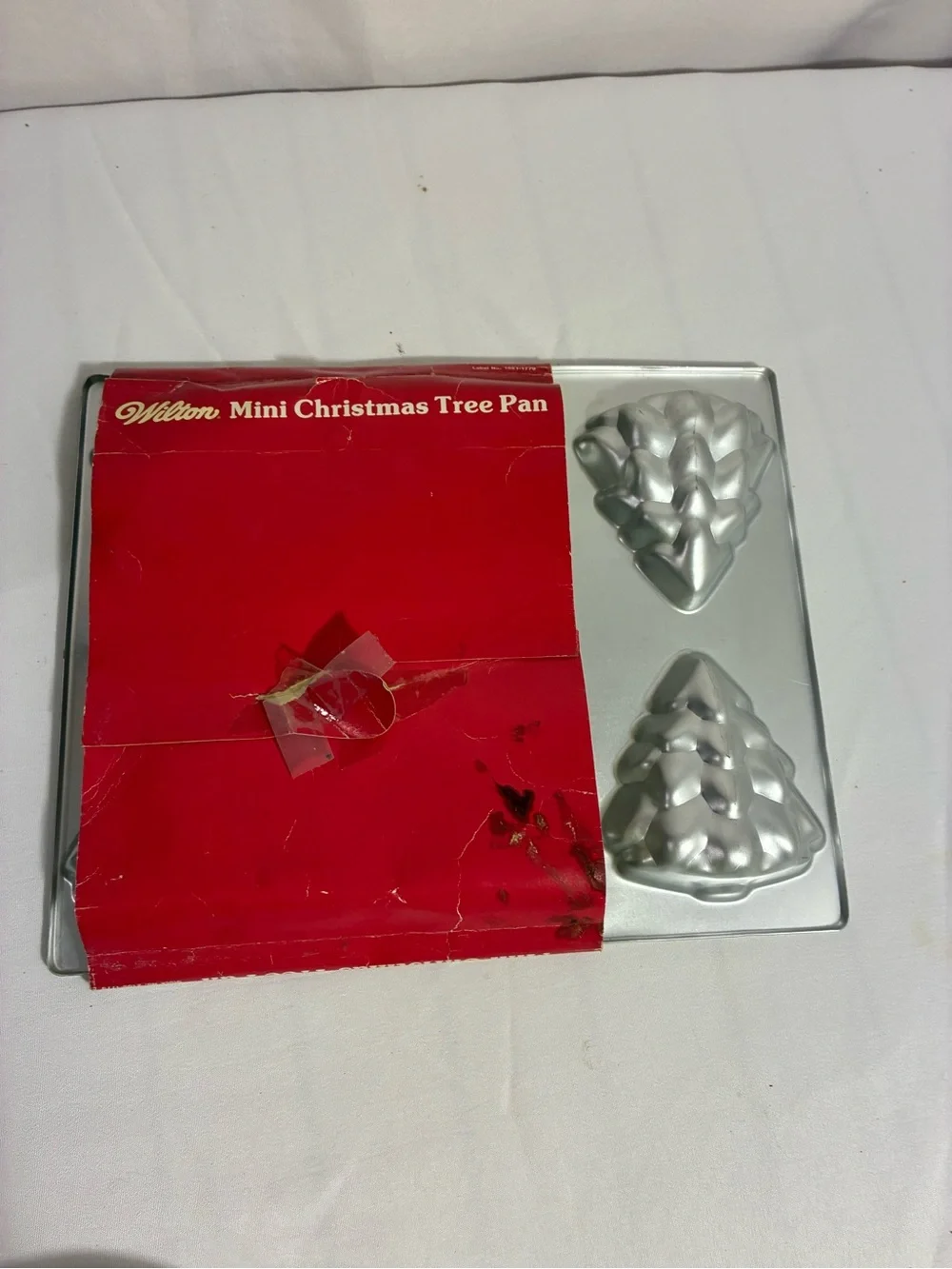 Wilton vintage Christmas Tree Cake Pan -Holiday Bakeware